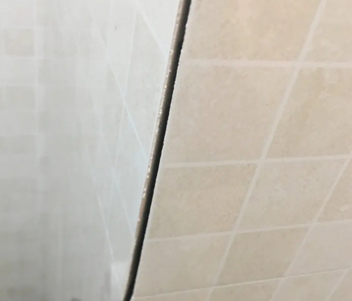 太白瓷砖空鼓维修公司分享阳台瓷砖脱落的修复过程可以分为以下几个步骤